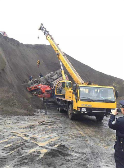 蒙山上犹道路救援